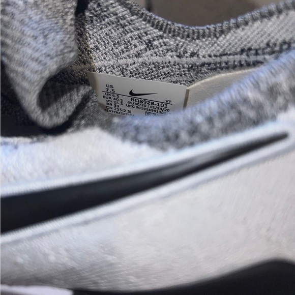 Nike Epic React Flynit - Picture 4 of 6